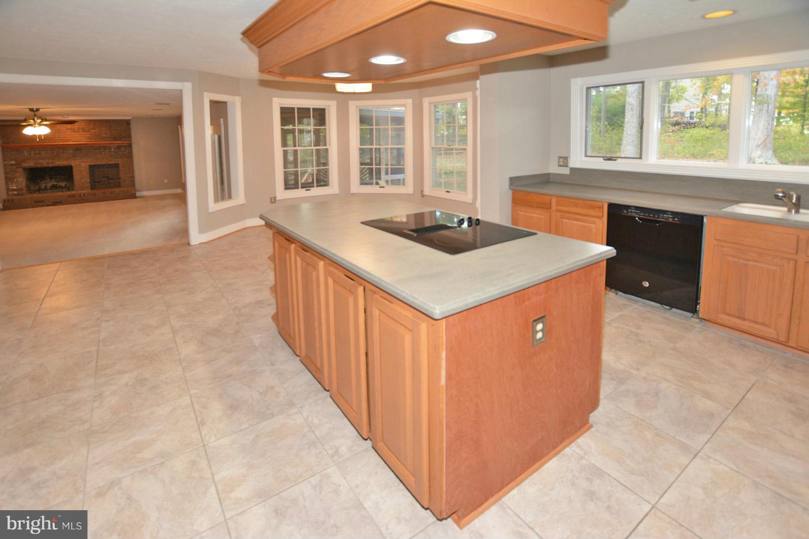 74 Rutherford Circle Sterling, VA 20165 - Photo 11 of 30 Kitchen