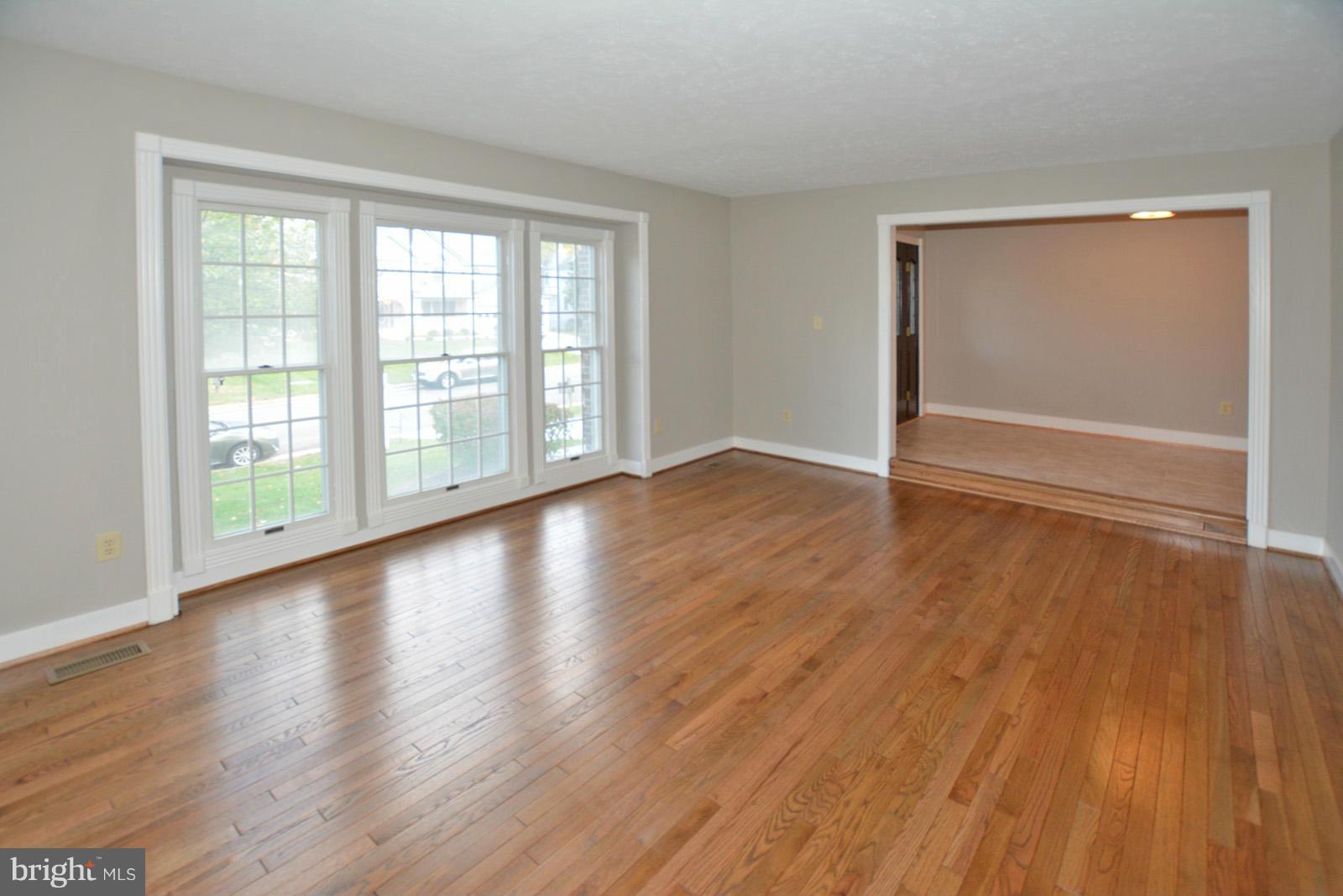 74 Rutherford Circle Sterling, VA 20165 - Photo 4 of 30 Living Room