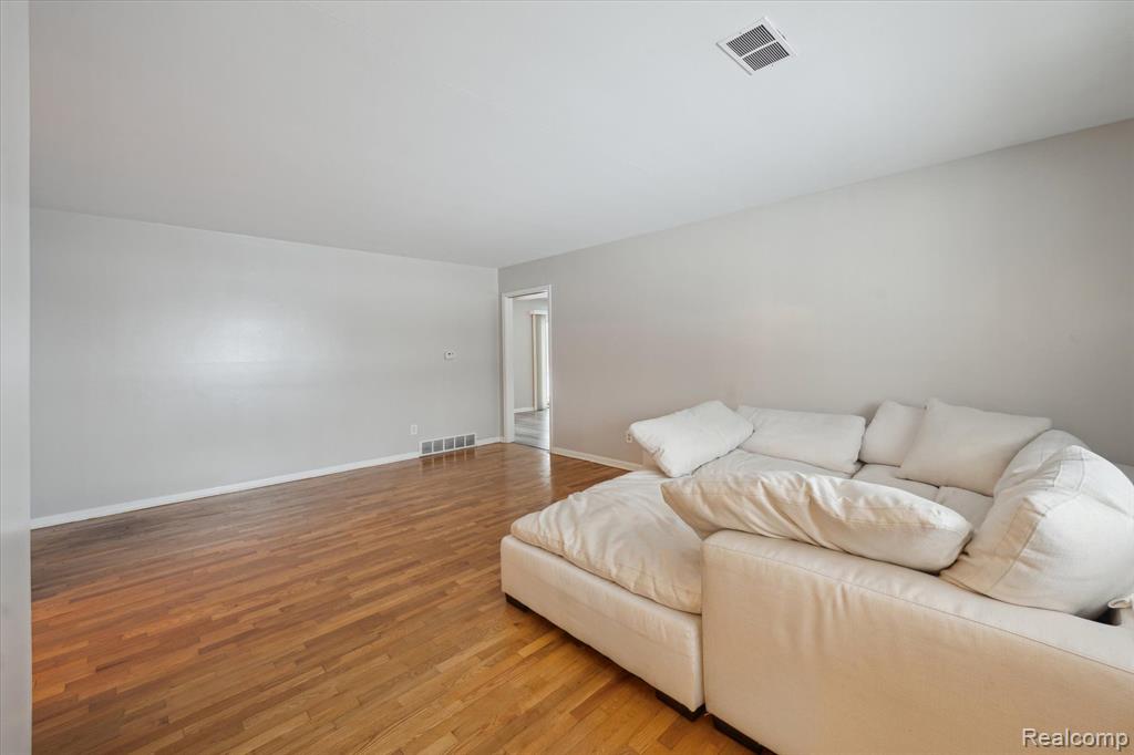 4114 West Carpenter Road Flint, MI 48504 - Photo 8 of 53