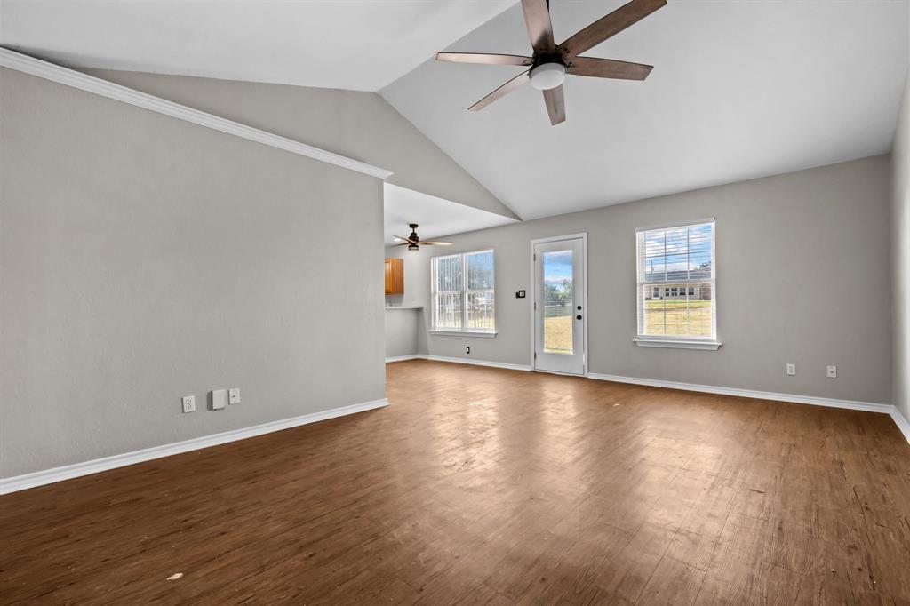 3904 Country Meadows Road Granbury, TX 76049 - Photo 10 of 40 Gallery Image 10