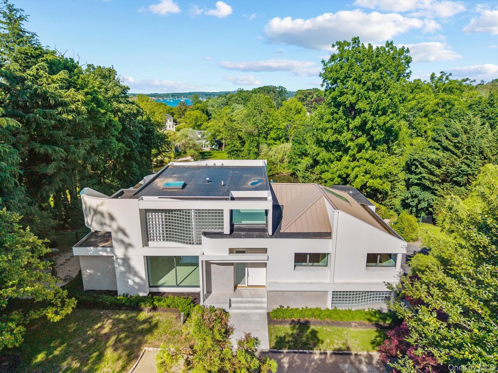 1 Foxwood Road Great Neck, NY 11024 - Photo 3 of 49