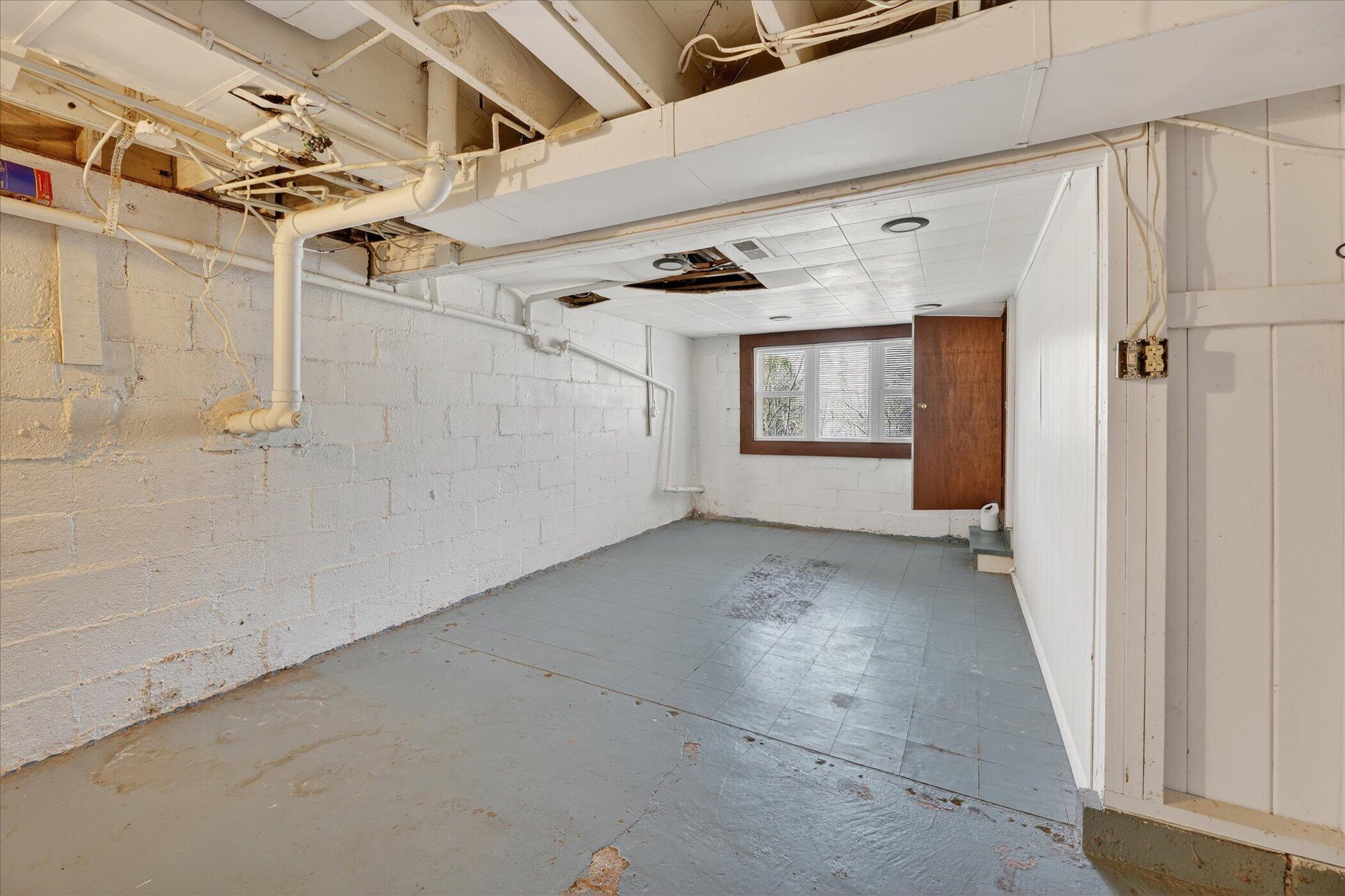 7091 Ann Arbor Road Jackson, MI 49201 - Photo 29 of 60 34-7091-Ann-Arbor-Rd-WindowStill - Copy