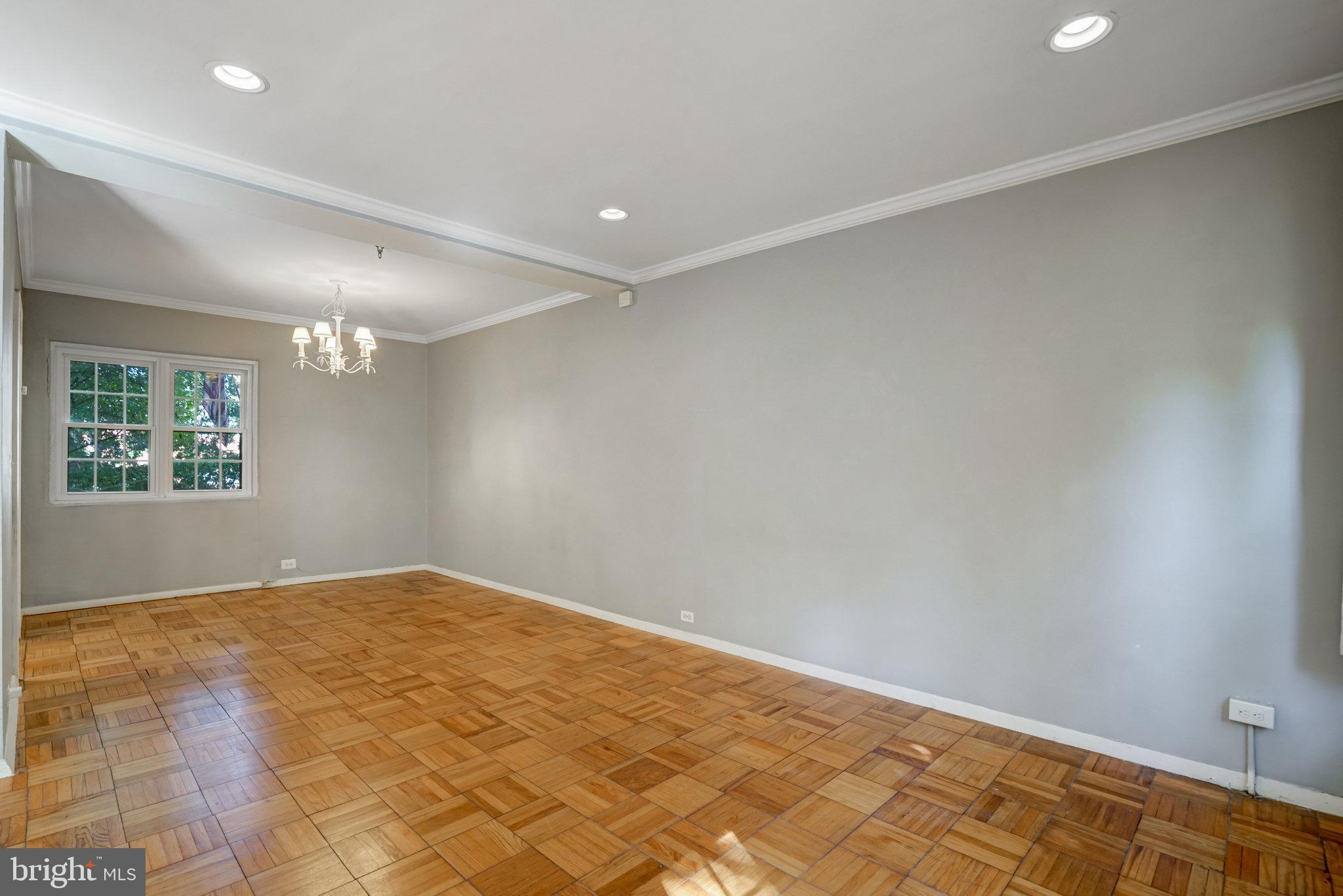 3239 Gunston Road Alexandria, VA 22302 - Photo 15 of 58 an empty room with windows