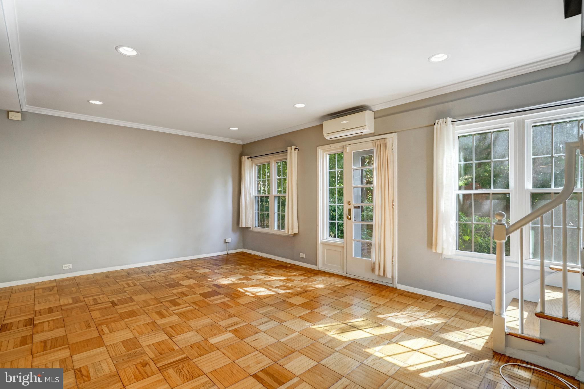 3239 Gunston Road Alexandria, VA 22302 - Photo 17 of 58 a view of an empty room with a window