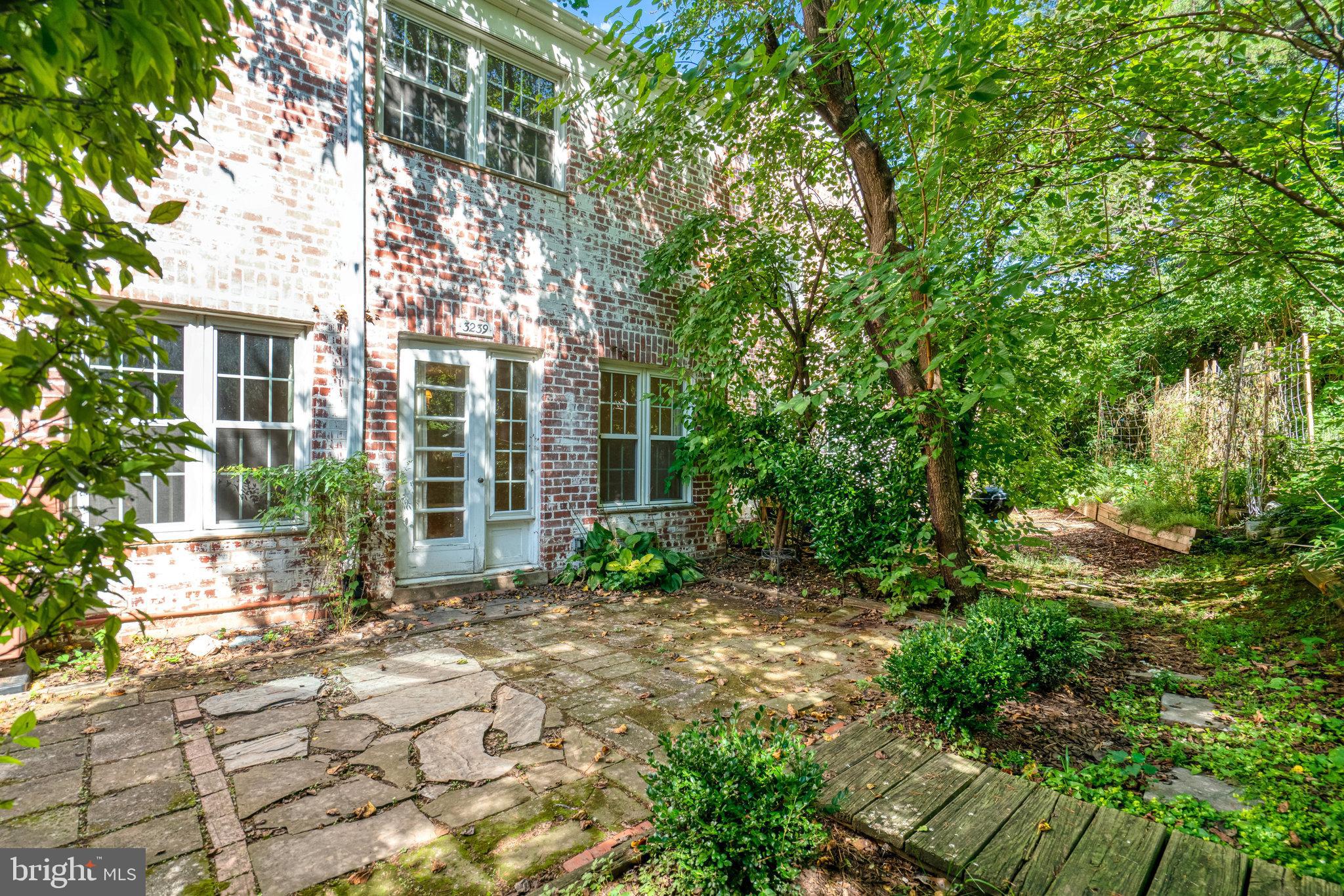 3239 Gunston Road Alexandria, VA 22302 - Photo 18 of 58 a view of a building with a garden