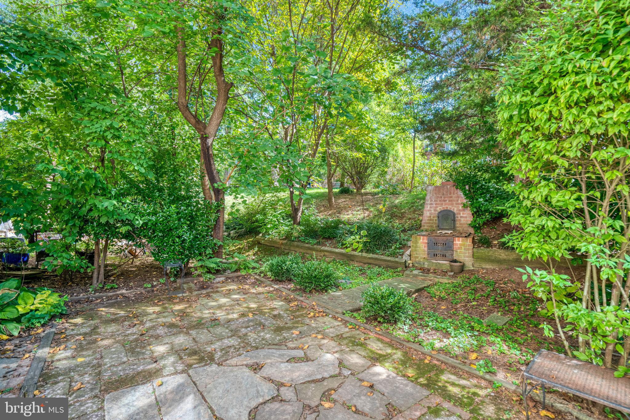 3239 Gunston Road Alexandria, VA 22302 - Photo 22 of 58 a view of a back yard