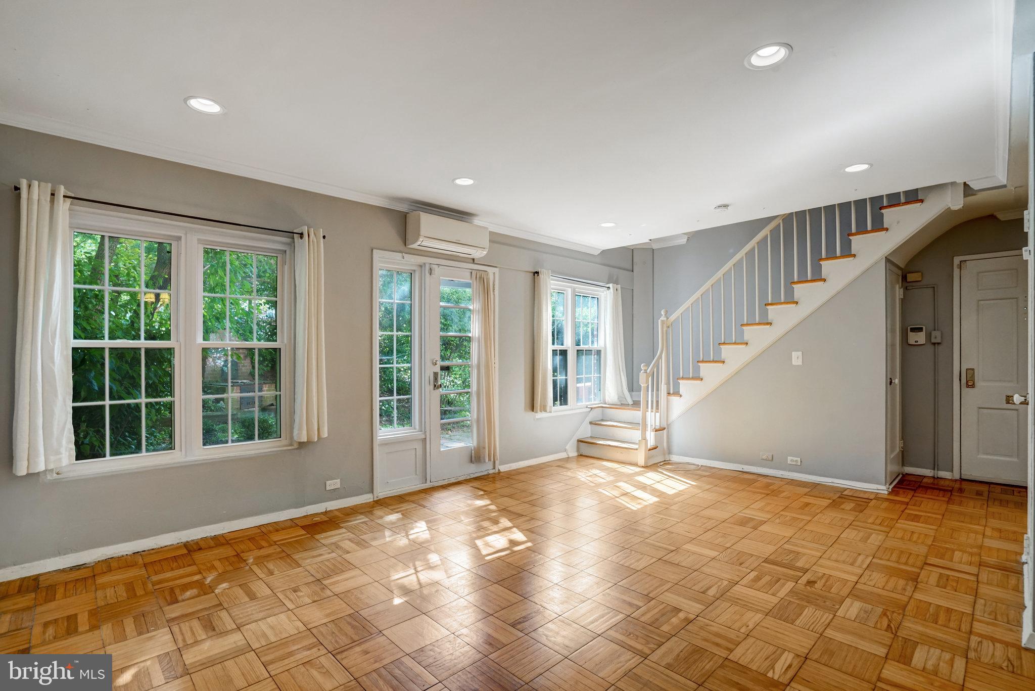 3239 Gunston Road Alexandria, VA 22302 - Photo 25 of 58 a view of an empty room with windows