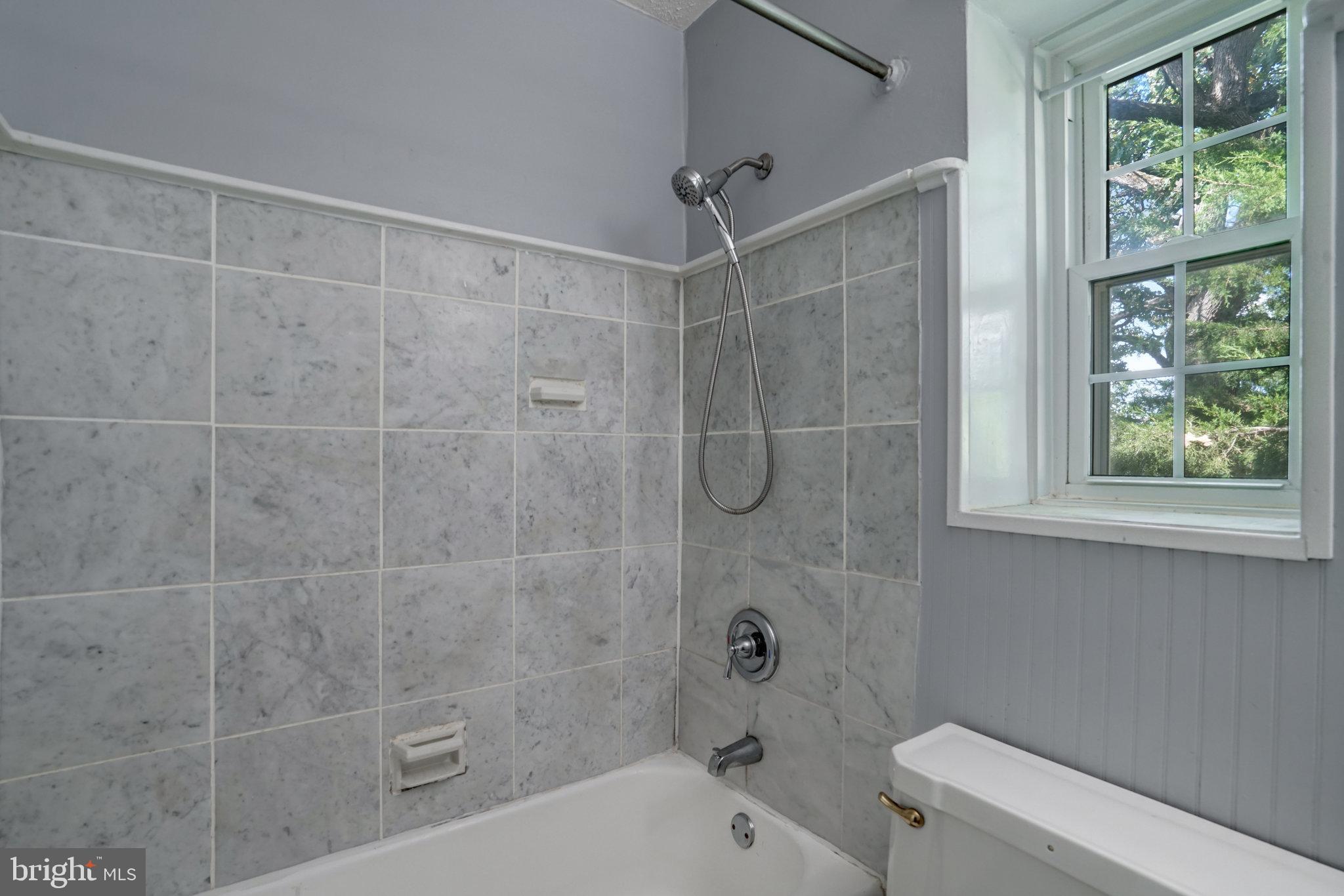 3239 Gunston Road Alexandria, VA 22302 - Photo 44 of 58 a bathroom with a shower and a bathtub