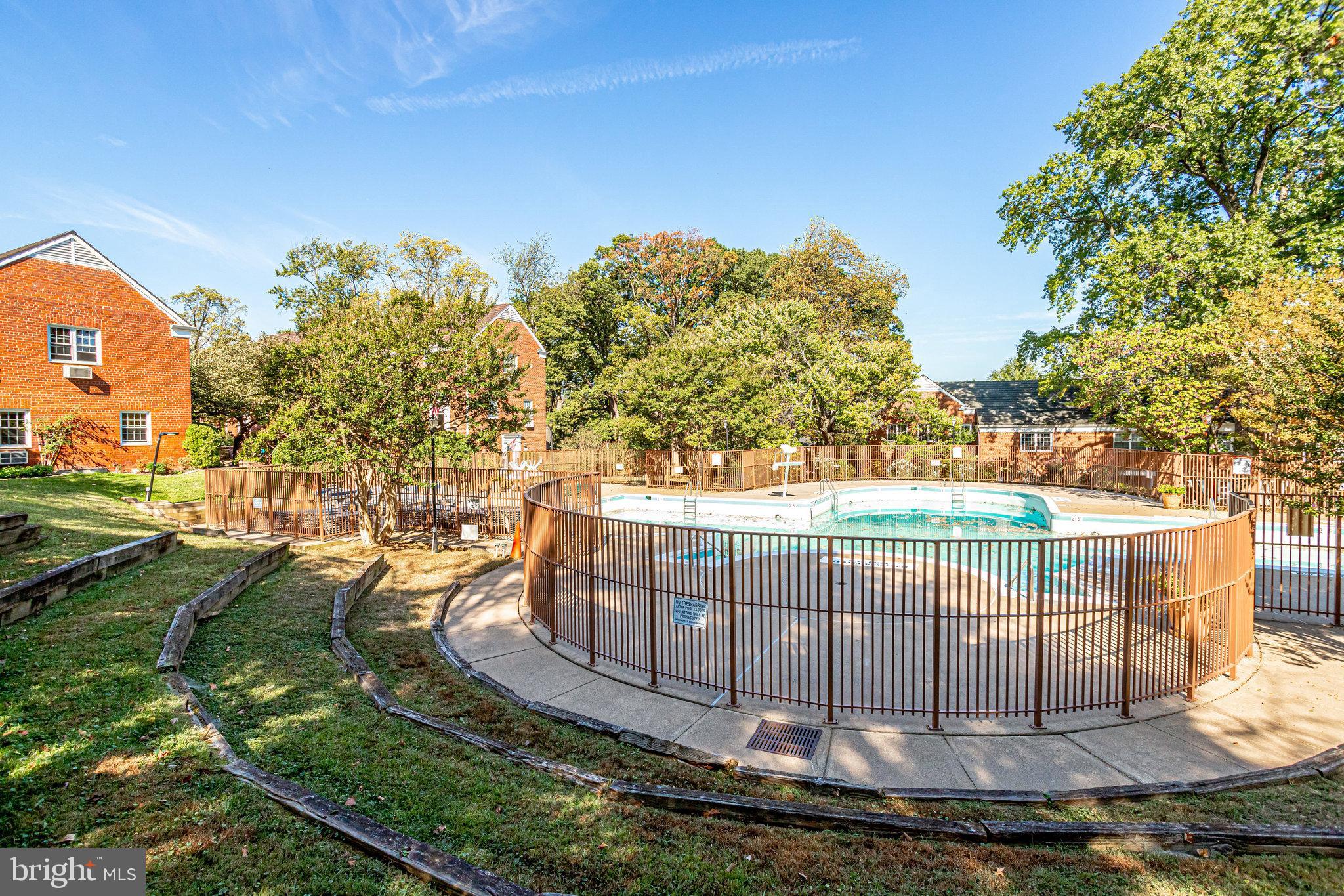 3239 Gunston Road Alexandria, VA 22302 - Photo 54 of 58 a view of outdoor space and outdoor seating