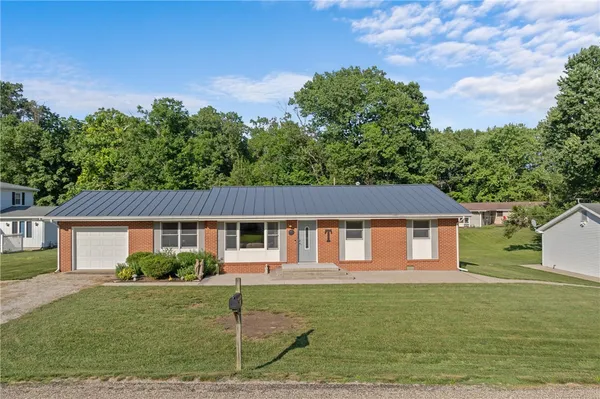 $235,000 | 107 Valley Road, Marshall, IL 62441