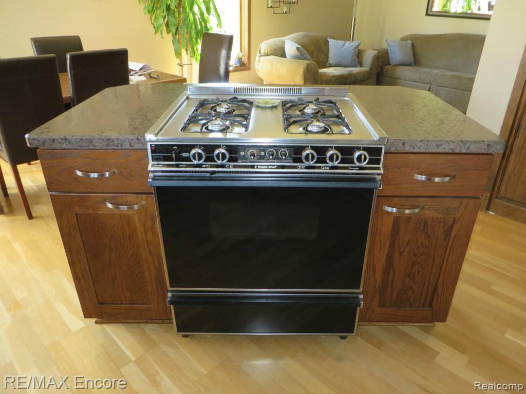 1015 Enfield Road Rochester Hills, MI 48307 - Photo 13 of 32