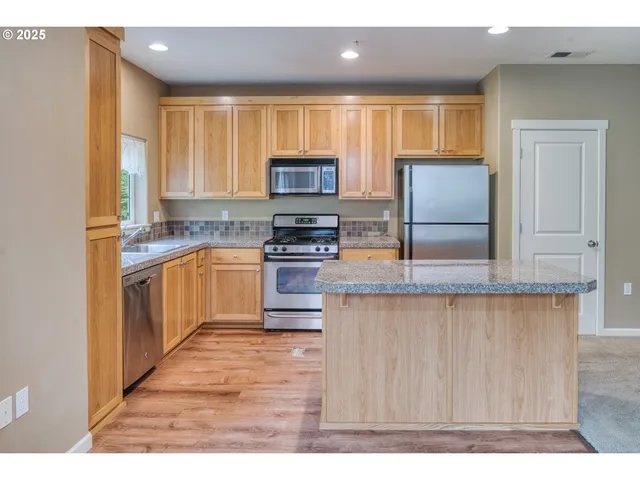 $289,900 | 22848 Southwest Forest Creek Drive, Unit 200, Sherwood, OR 97140