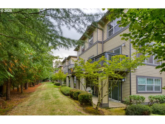 $289,900 | 22848 Southwest Forest Creek Drive, Unit 200, Sherwood, OR 97140