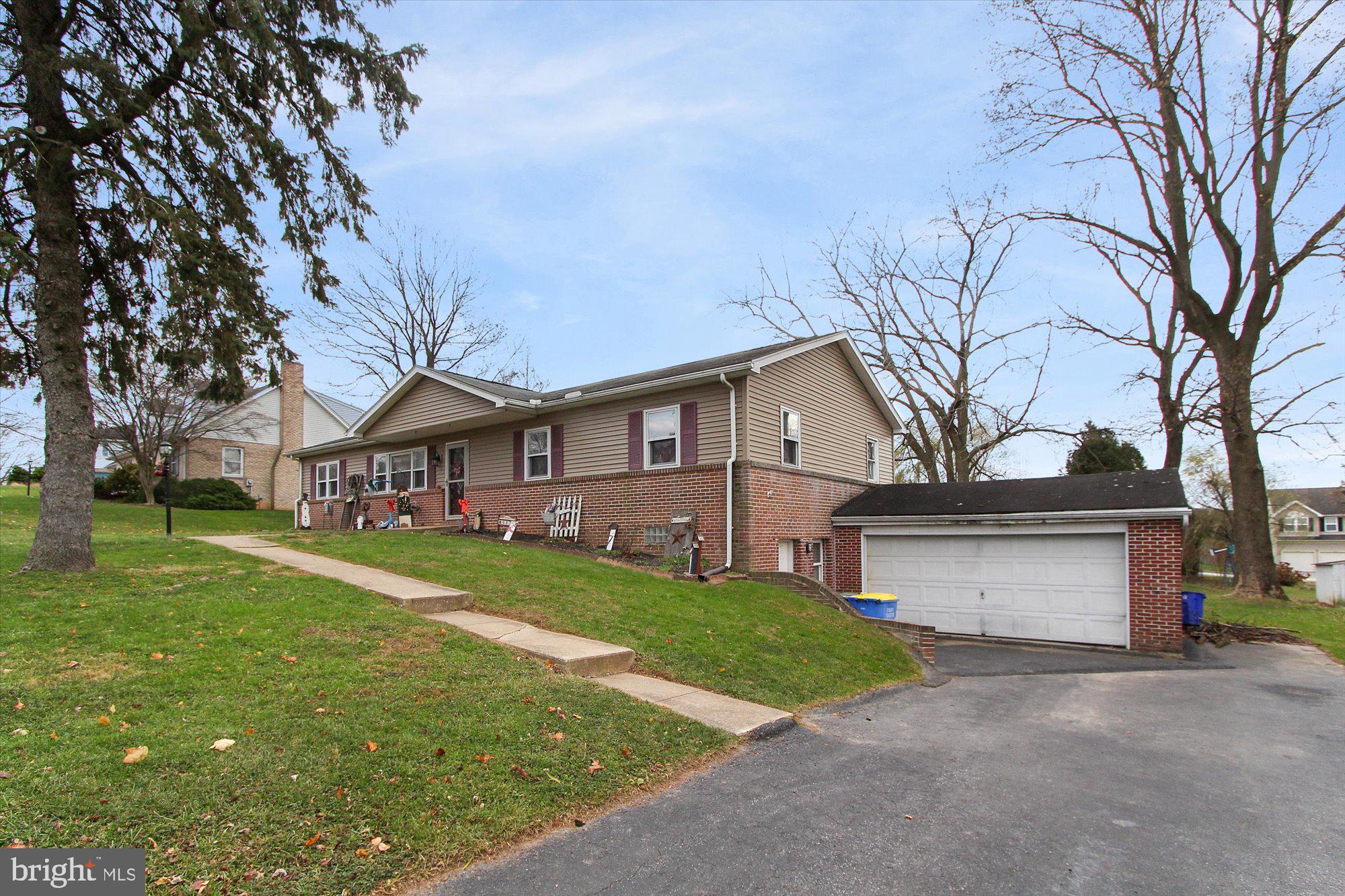 442 Ridgeford Road Dallastown, PA 17313 - Photo 2 of 26 Gallery Image 2