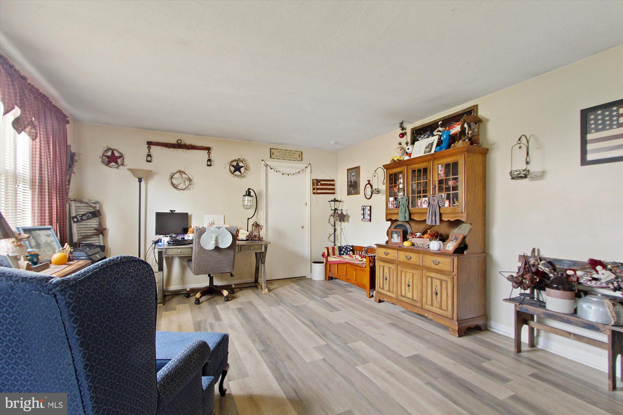 442 Ridgeford Road Dallastown, PA 17313 - Photo 3 of 26 Gallery Image 3