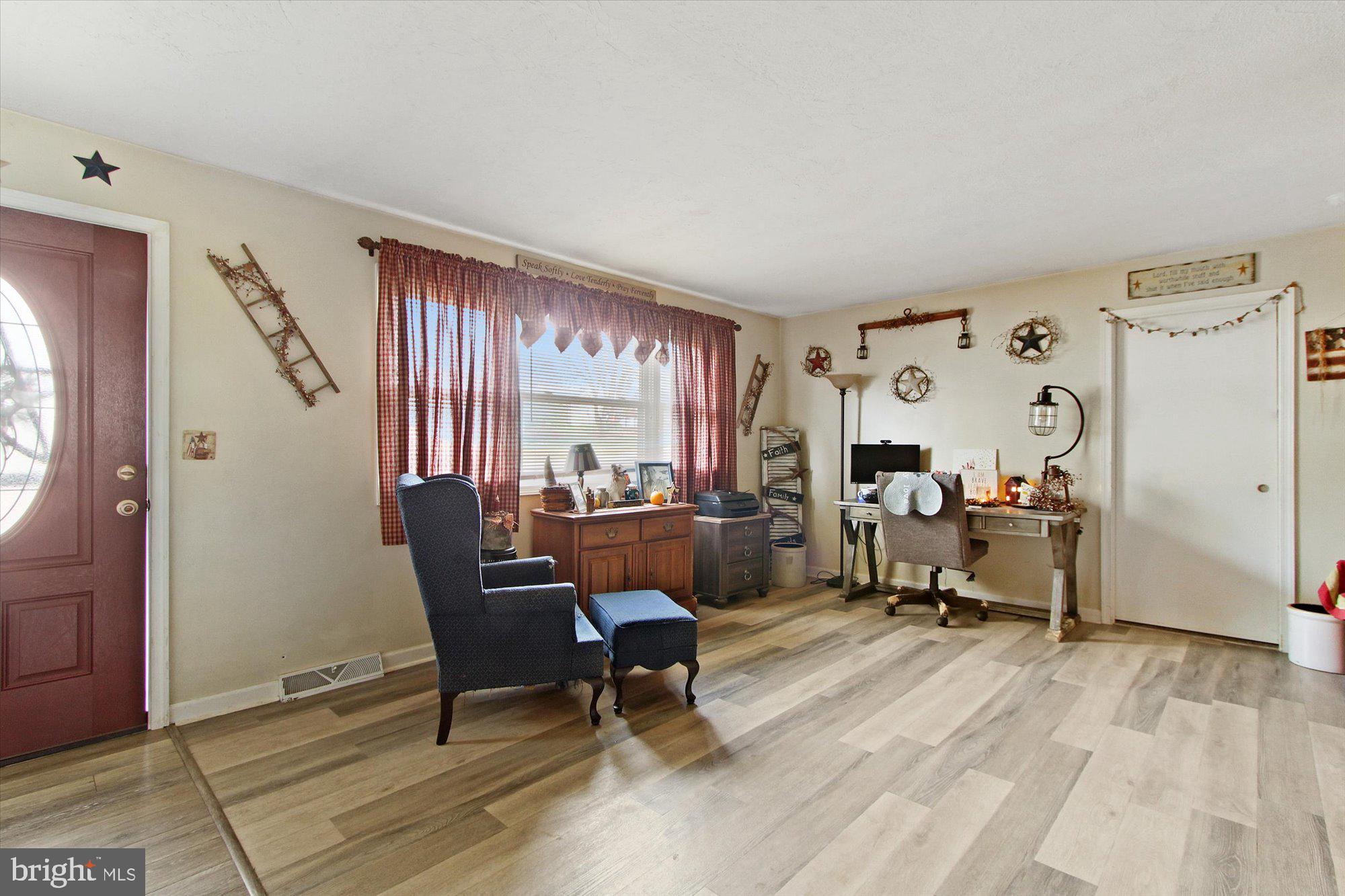 442 Ridgeford Road Dallastown, PA 17313 - Photo 4 of 26 Gallery Image 4