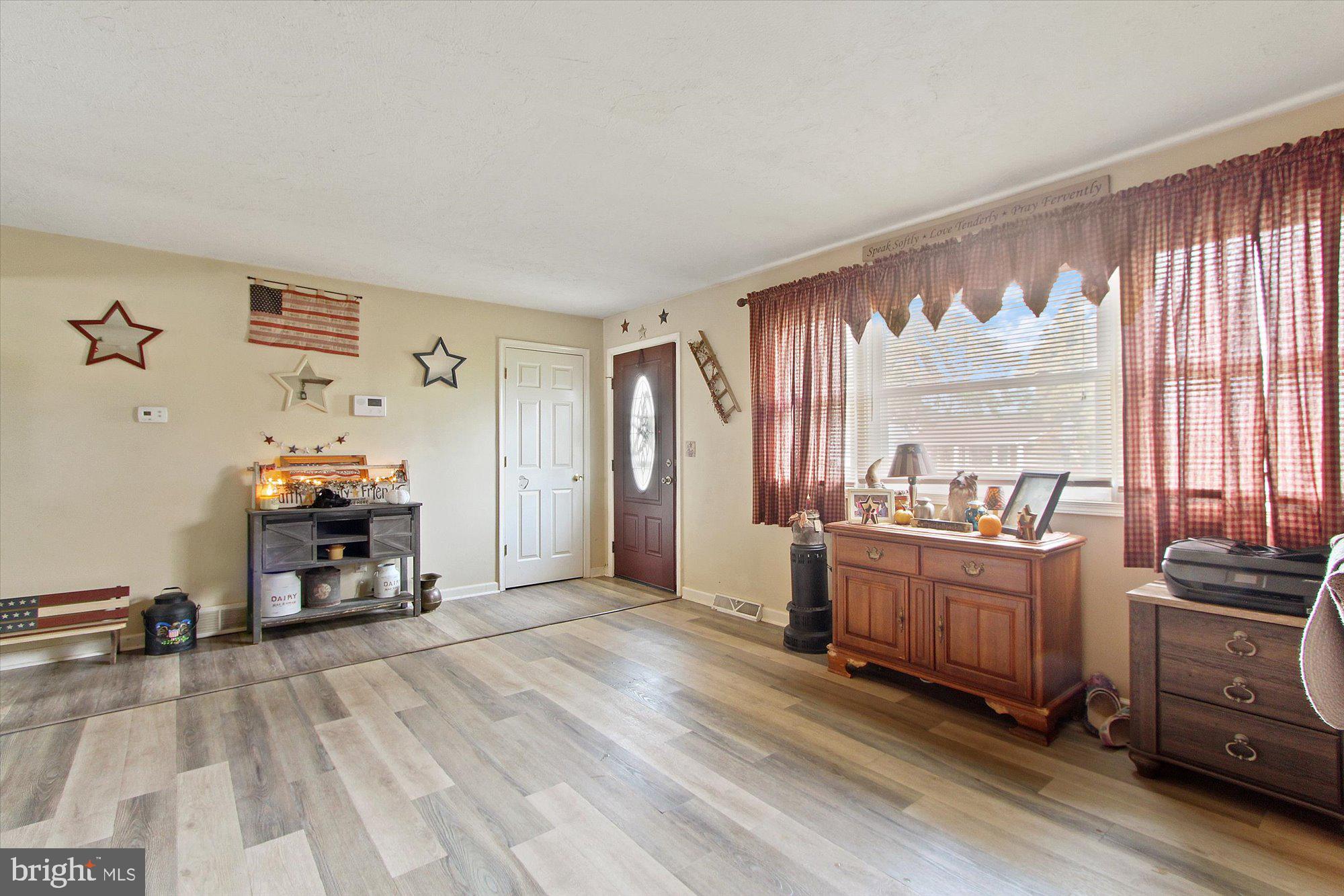 442 Ridgeford Road Dallastown, PA 17313 - Photo 5 of 26 Gallery Image 5