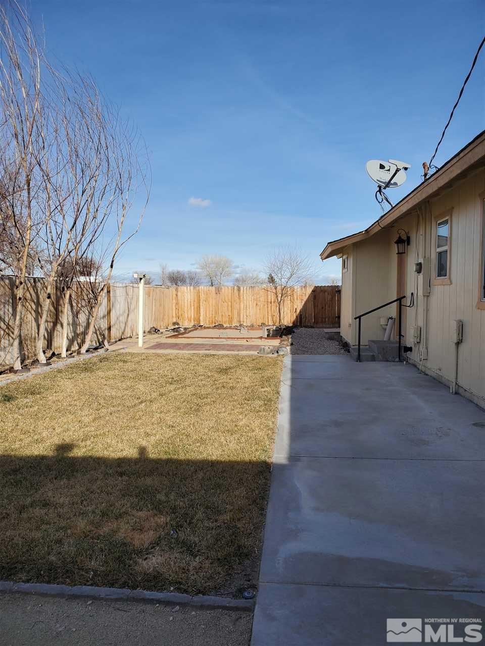 2780 Rice Road Fallon, NV 89406 - Photo 17 of 21 a view of a yard with wooden fence