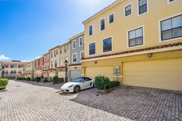 $7,500 | 672 Fern Street, West Palm Beach, FL 33401