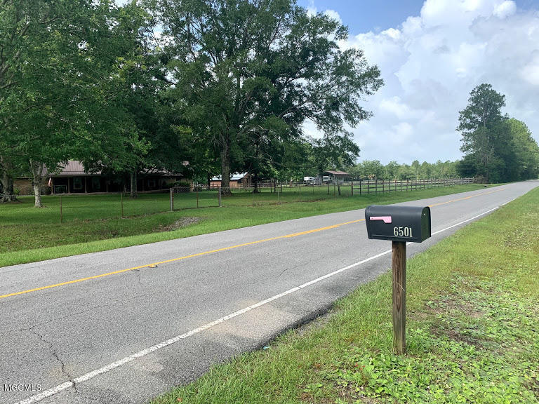 6501 Big Point Road Moss Point, MS 39562 - Photo 3 of 25 02