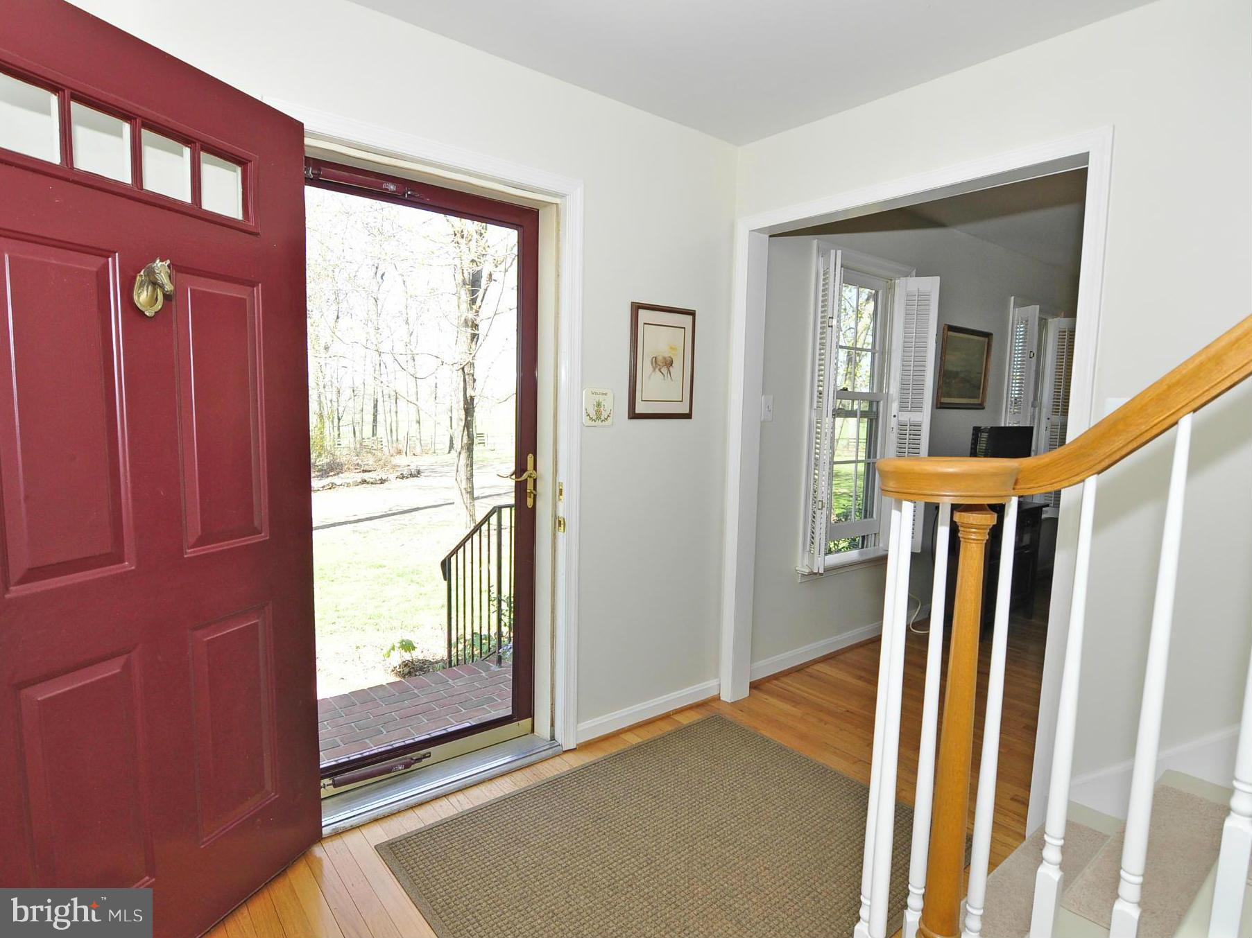 43271 Spinks Ferry Road Leesburg, VA 20176 - Photo 2 of 30 Inviting foyer