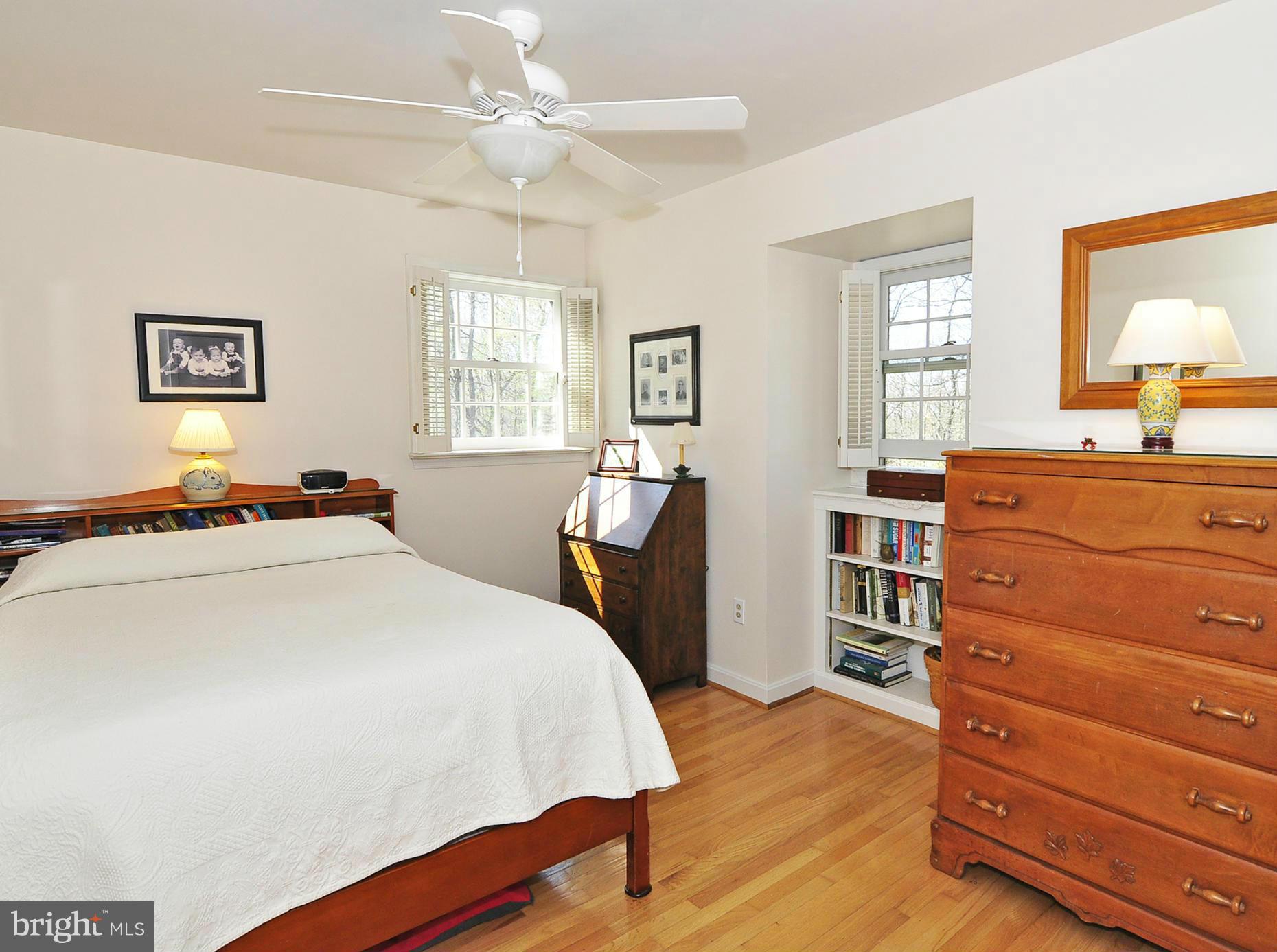43271 Spinks Ferry Road Leesburg, VA 20176 - Photo 13 of 30 Spacious 3rd bedroom w/hardwoods/built-in bookcase