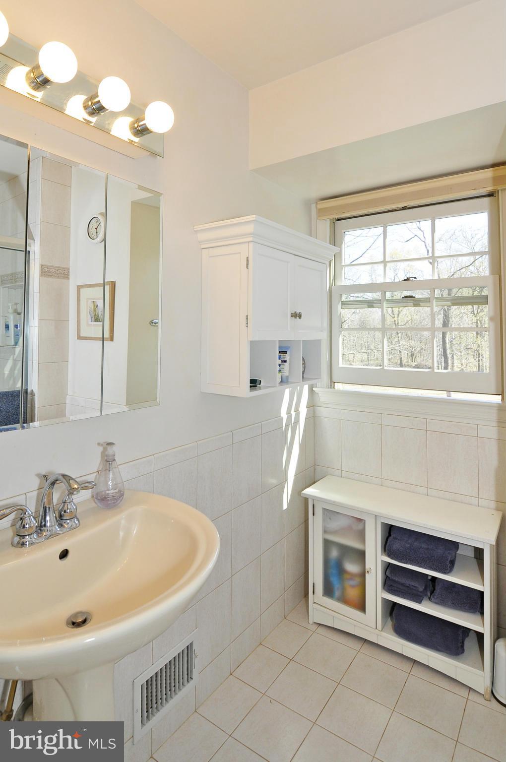 43271 Spinks Ferry Road Leesburg, VA 20176 - Photo 17 of 30 En suite Master bath w/ceramic tile, shower