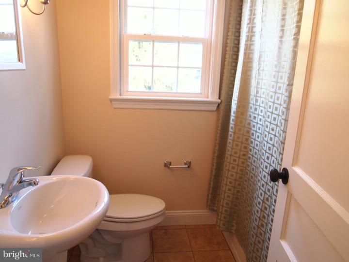 15 Rothwell Drive Wilmington, DE 19804 - Photo 13 of 25 Bathroom