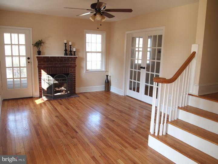 15 Rothwell Drive Wilmington, DE 19804 - Photo 4 of 25 Living Room