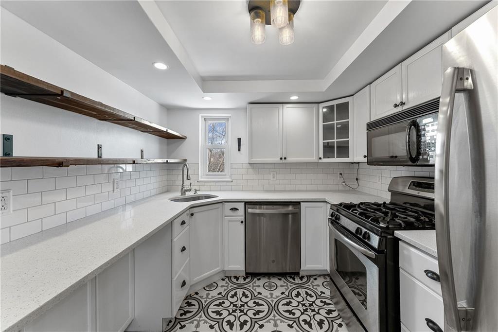 242 Castle Road Pittsburgh, PA 15234 - Photo 11 of 39 Gallery Image 11