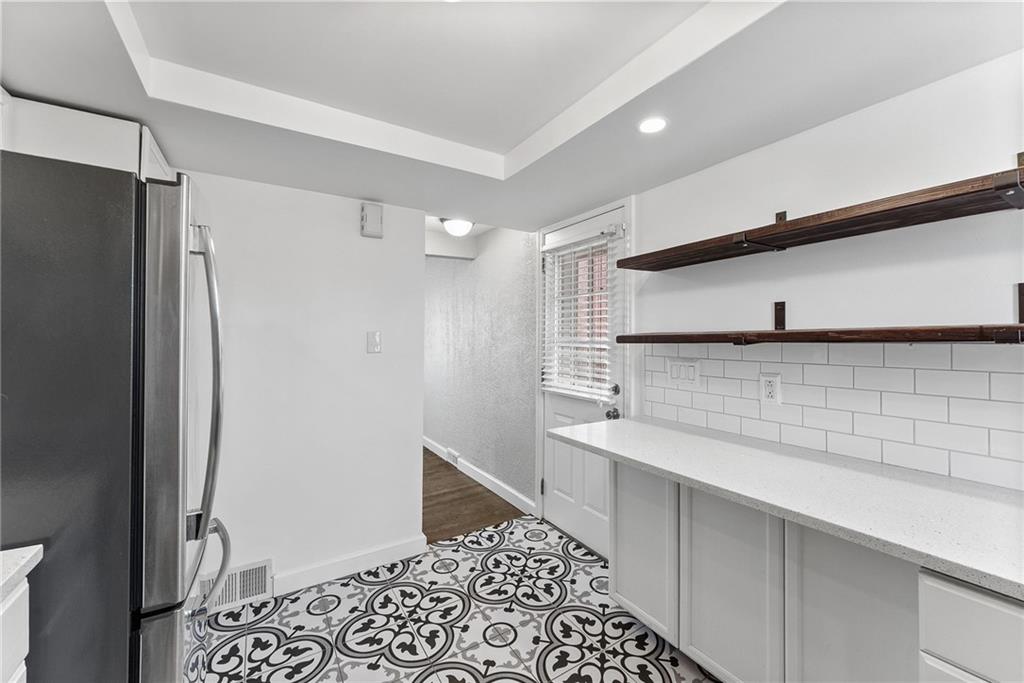 242 Castle Road Pittsburgh, PA 15234 - Photo 13 of 39 Gallery Image 13