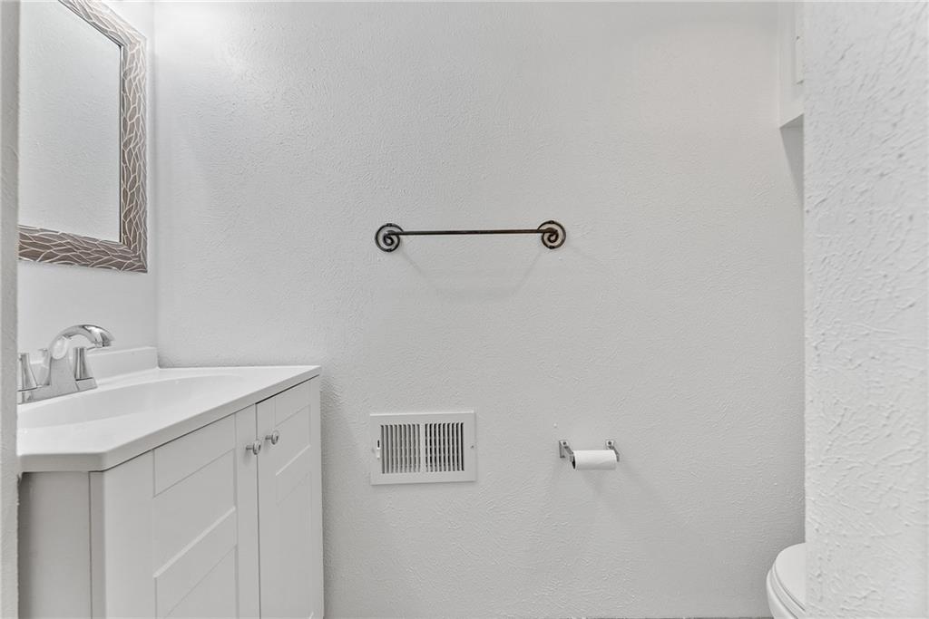 242 Castle Road Pittsburgh, PA 15234 - Photo 25 of 39 Gallery Image 25
