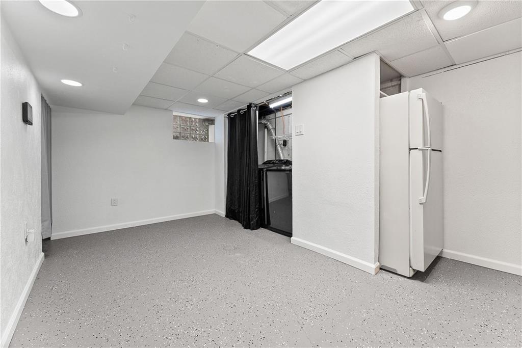 242 Castle Road Pittsburgh, PA 15234 - Photo 26 of 39 Gallery Image 26