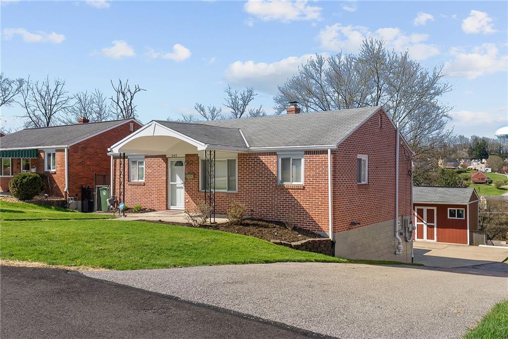 242 Castle Road Pittsburgh, PA 15234 - Photo 3 of 39 Gallery Image 3