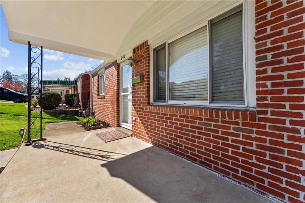 242 Castle Road Pittsburgh, PA 15234 - Photo 4 of 39 Gallery Image 4