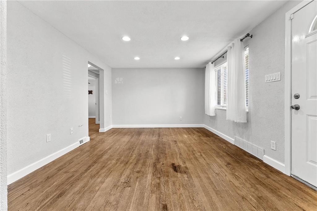 242 Castle Road Pittsburgh, PA 15234 - Photo 5 of 39 Gallery Image 5