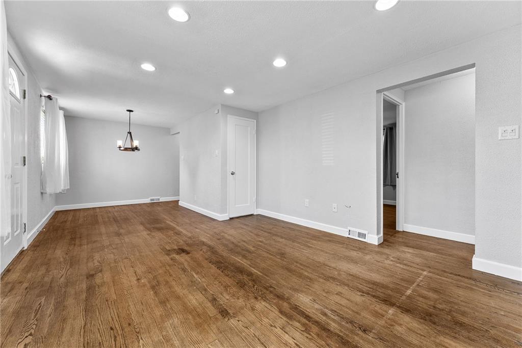 242 Castle Road Pittsburgh, PA 15234 - Photo 7 of 39 Gallery Image 7