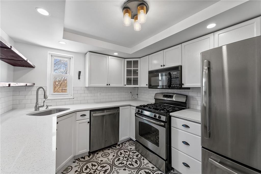 242 Castle Road Pittsburgh, PA 15234 - Photo 10 of 39 Gallery Image 10