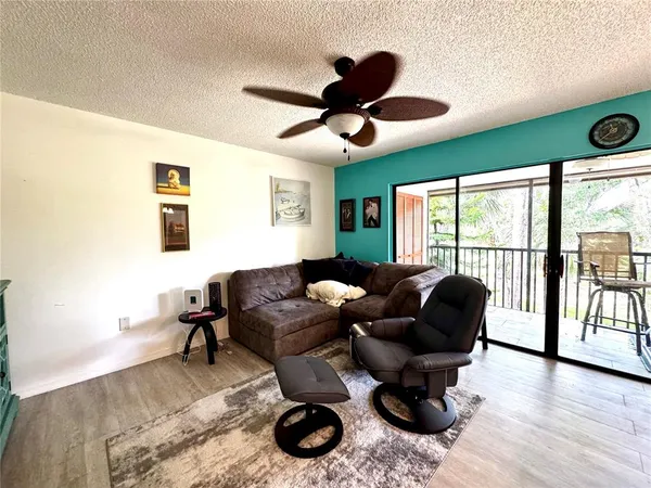 $1,950 | 3031 Quail Hollow Street, Unit 16, Sarasota, FL 34235