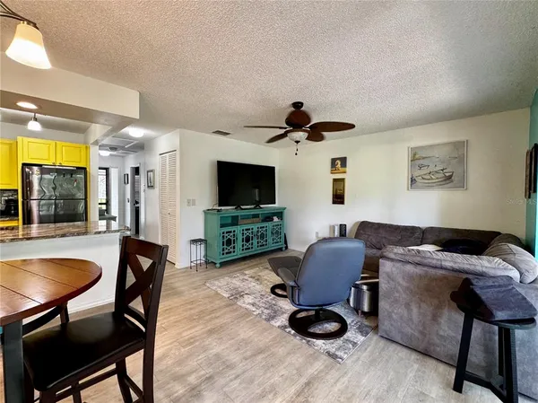 $1,950 | 3031 Quail Hollow Street, Unit 16, Sarasota, FL 34235