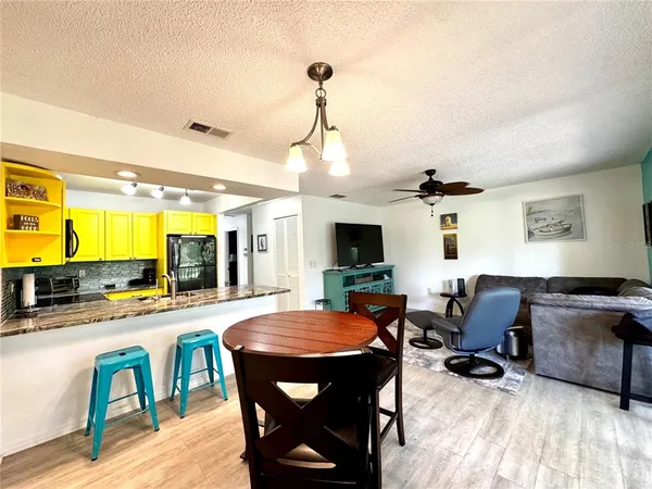 $1,950 | 3031 Quail Hollow Street, Unit 16, Sarasota, FL 34235