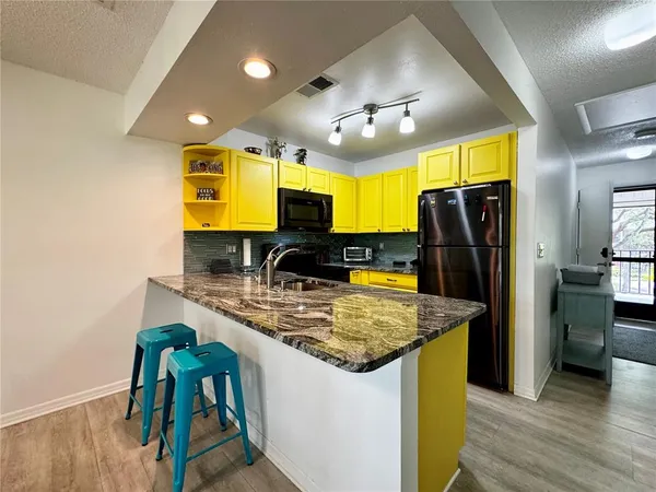 $1,950 | 3031 Quail Hollow Street, Unit 16, Sarasota, FL 34235