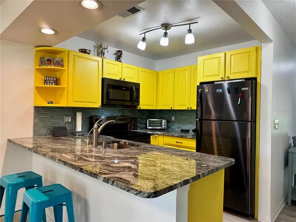 $1,950 | 3031 Quail Hollow Street, Unit 16, Sarasota, FL 34235