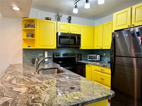 $1,950 | 3031 Quail Hollow Street, Unit 16, Sarasota, FL 34235