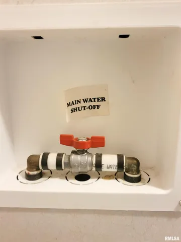 $90,000 | 345 Flora Avenue, Flora, IL 62839