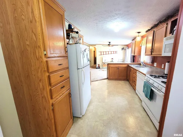 $90,000 | 345 Flora Avenue, Flora, IL 62839