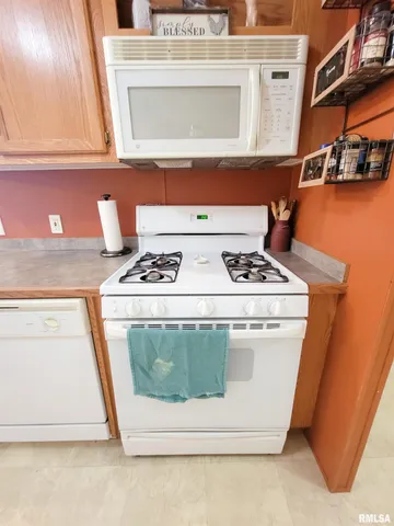 $90,000 | 345 Flora Avenue, Flora, IL 62839