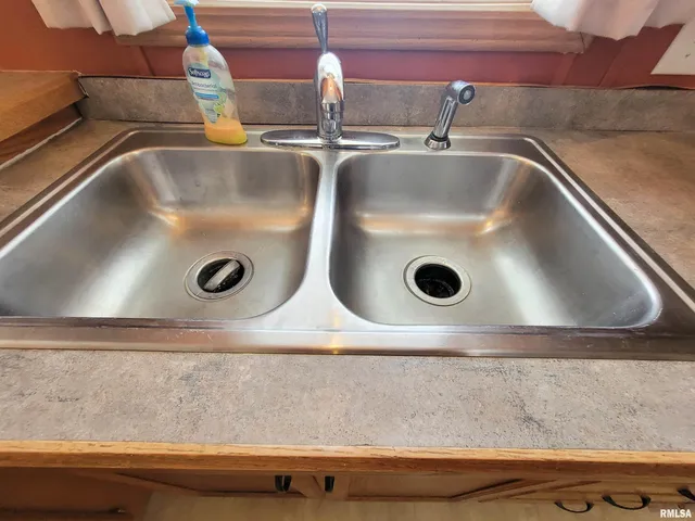 $90,000 | 345 Flora Avenue, Flora, IL 62839