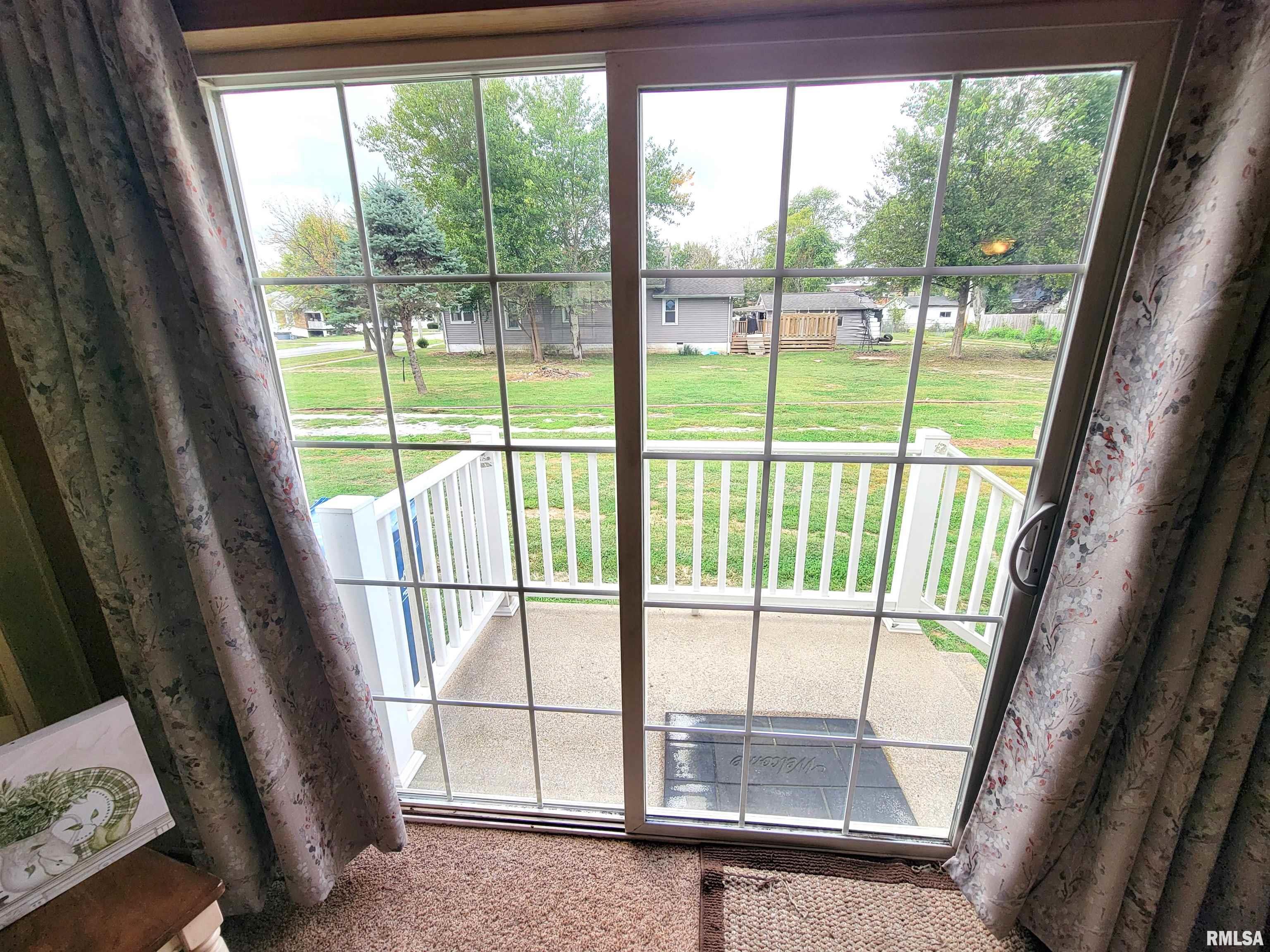 345 Flora Avenue Flora, IL 62839 - Photo 3 of 59