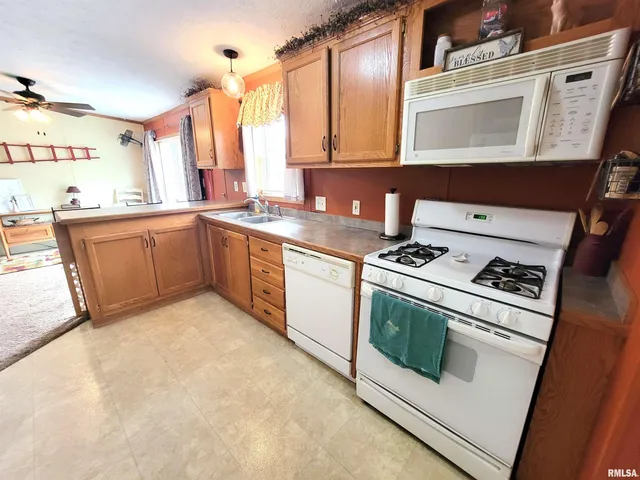 $90,000 | 345 Flora Avenue, Flora, IL 62839